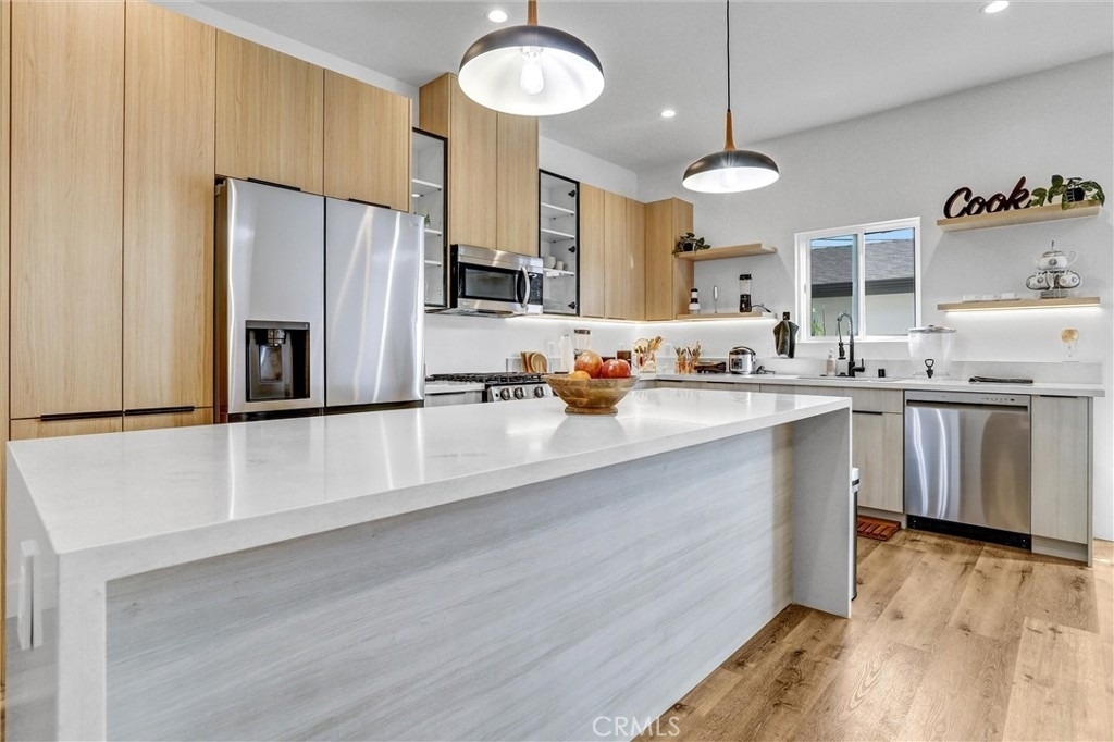 6900 Corbin Avenue - Photo 7