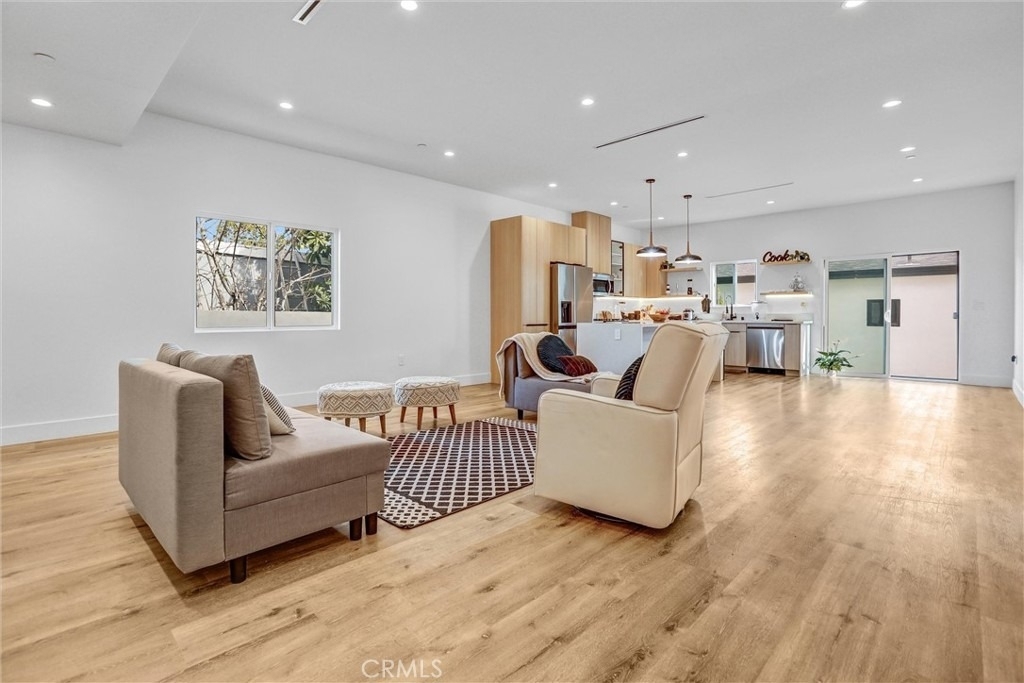6900 Corbin Avenue - Photo 6