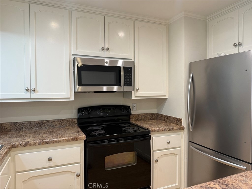 665 W 34th - Photo 11