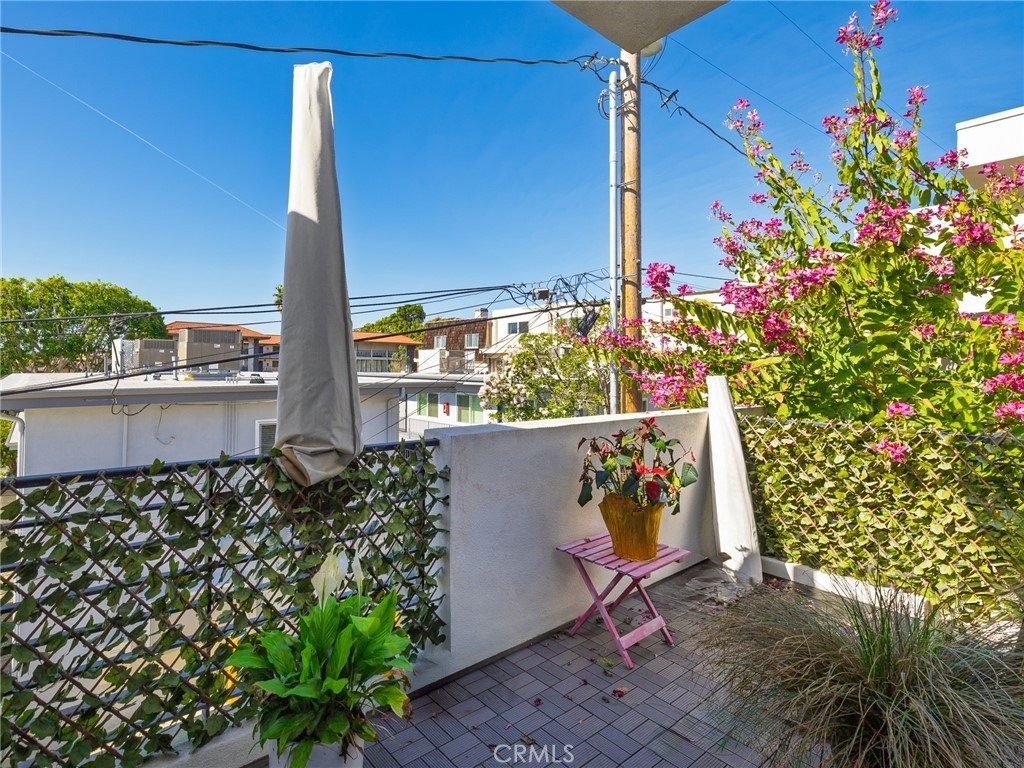 121 E Walnut - Photo 9