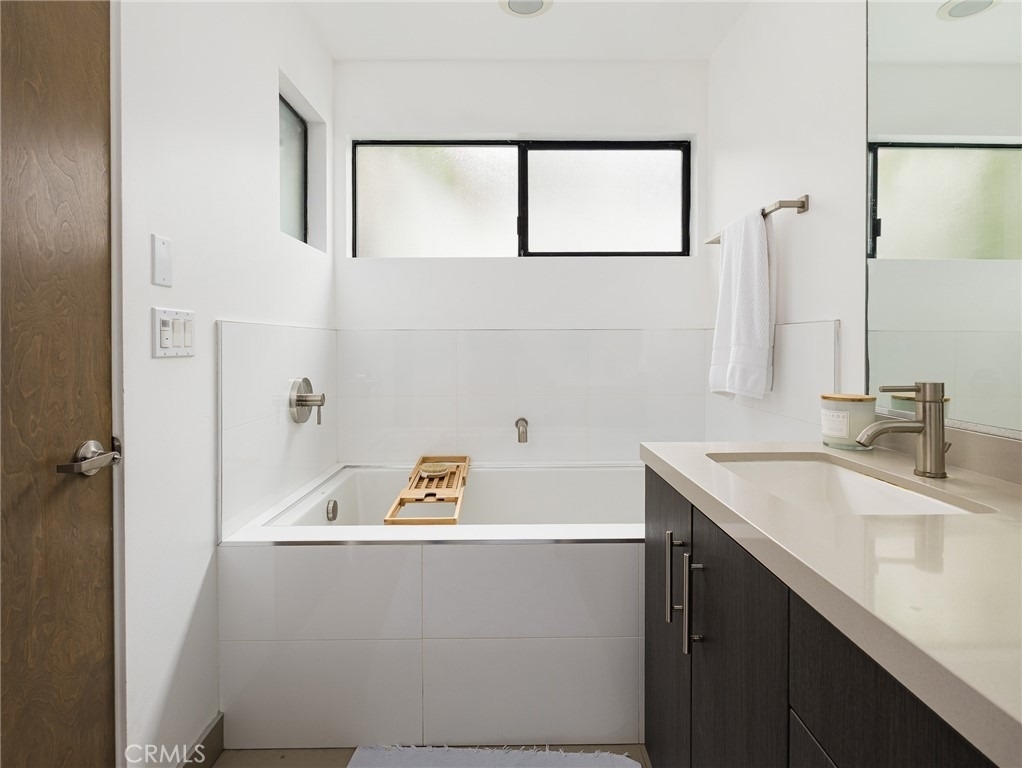 121 E Walnut - Photo 23