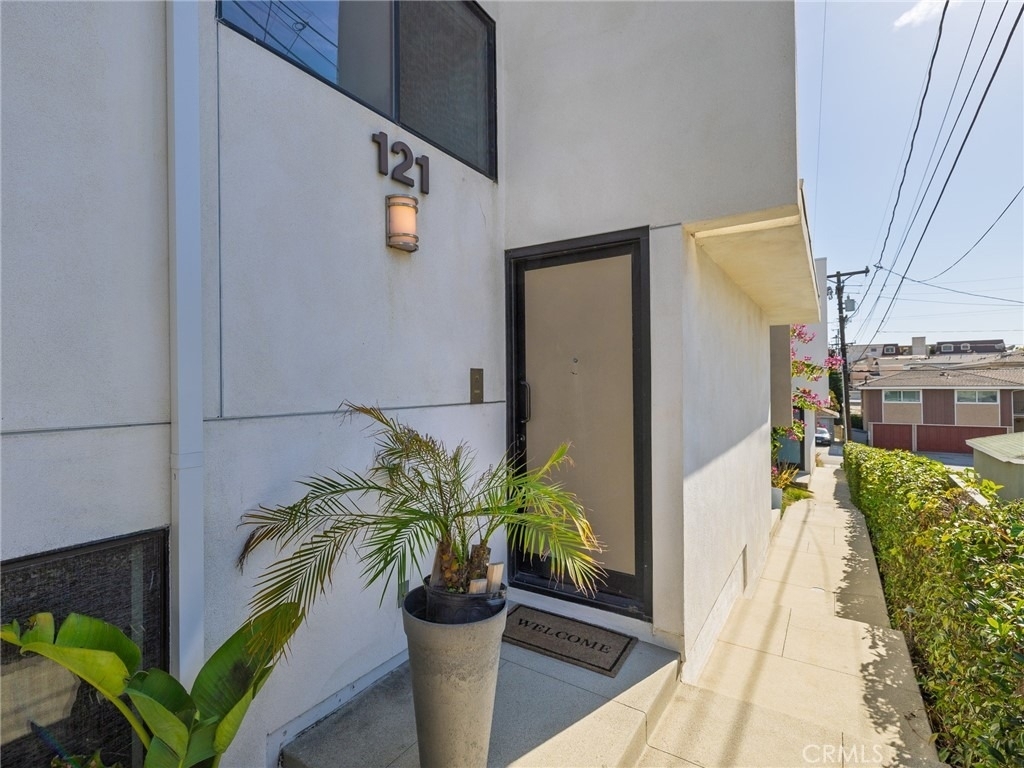 121 E Walnut - Photo 3