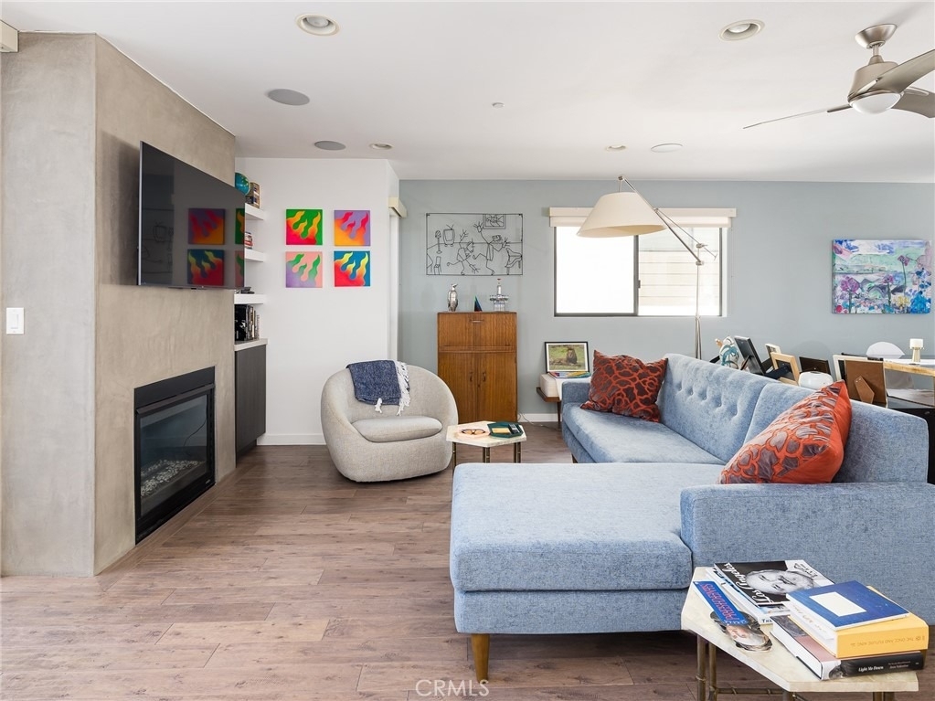 121 E Walnut - Photo 5
