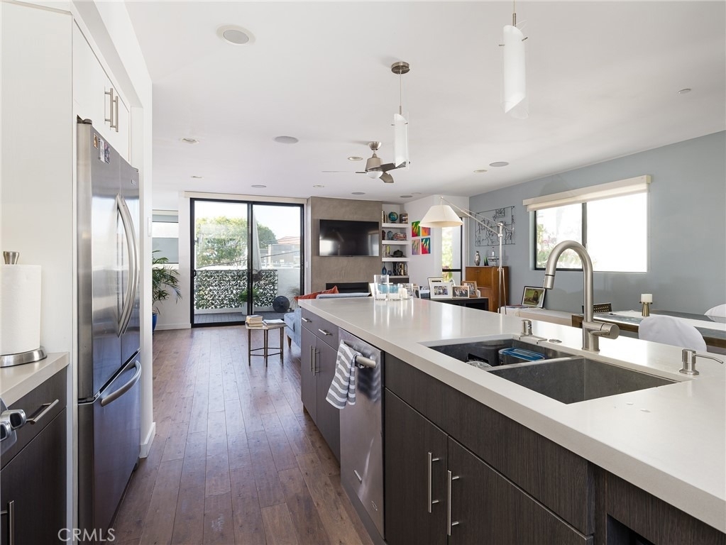 121 E Walnut - Photo 16