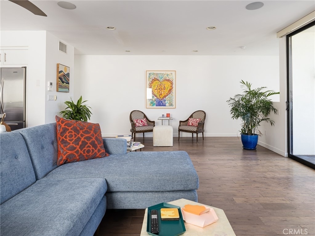 121 E Walnut - Photo 10