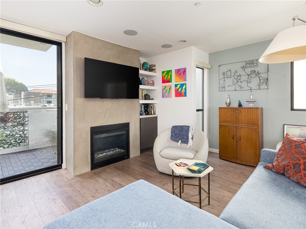 121 E Walnut - Photo 7