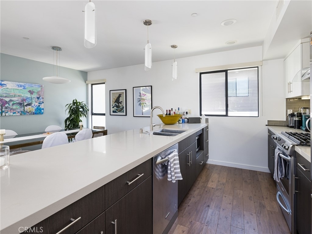 121 E Walnut - Photo 14