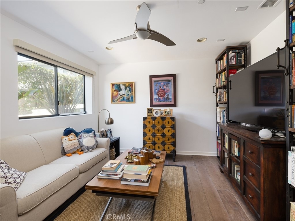 121 E Walnut - Photo 28