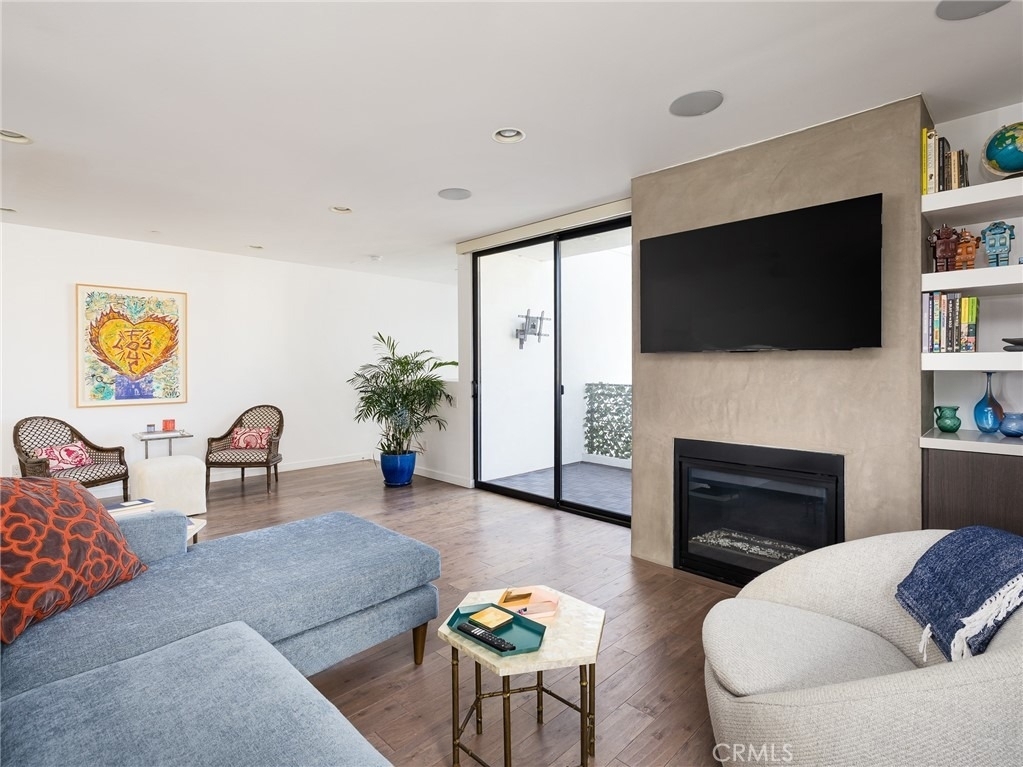 121 E Walnut - Photo 8