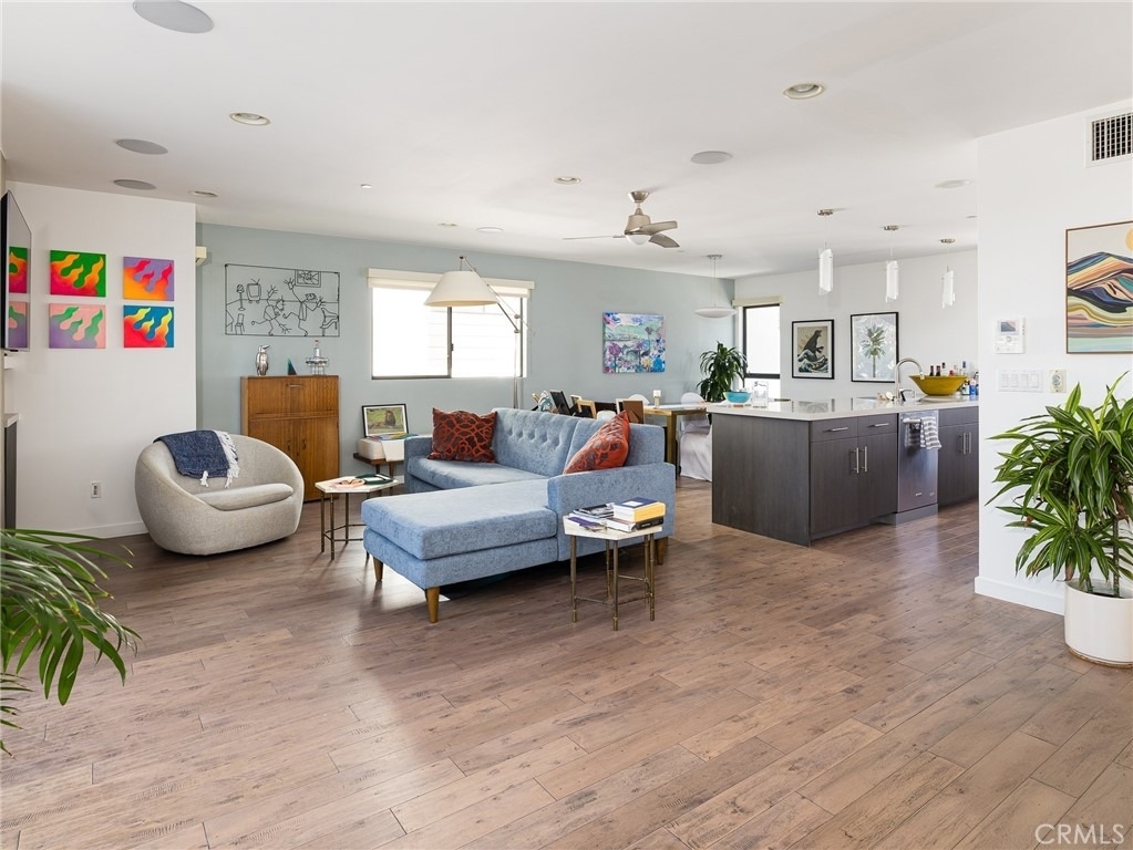 121 E Walnut - Photo 4