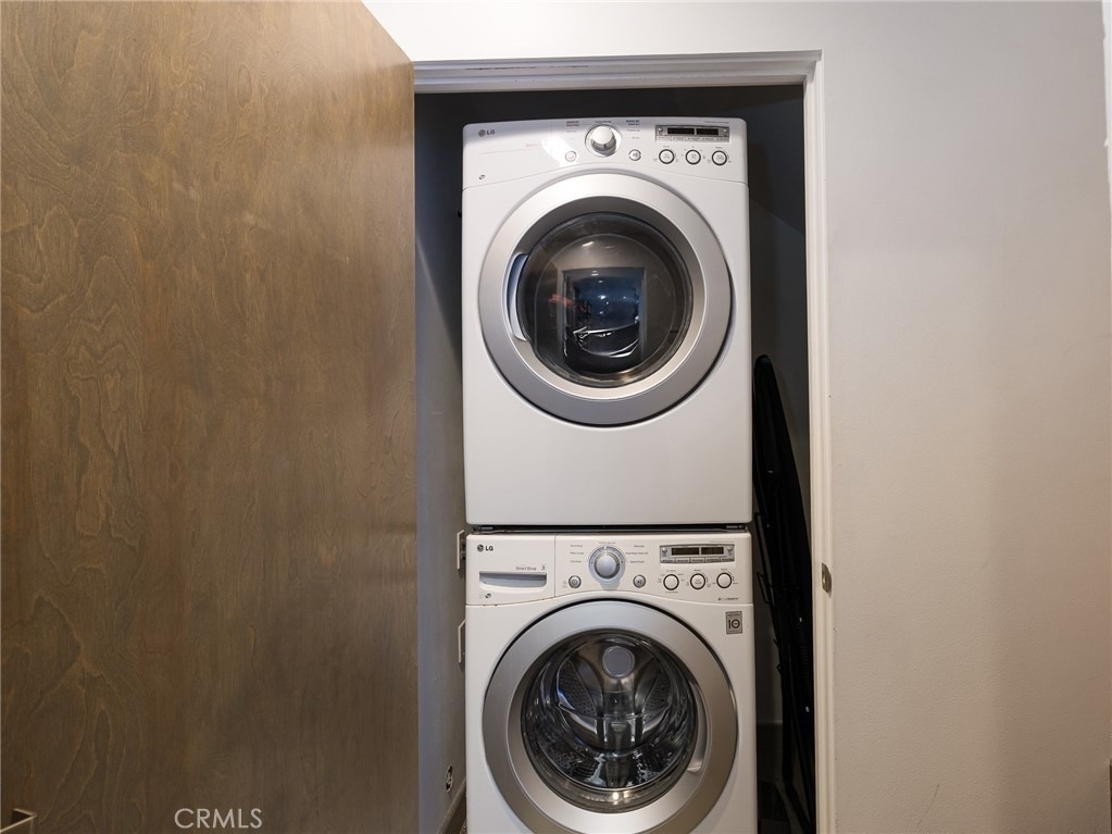 121 E Walnut - Photo 29