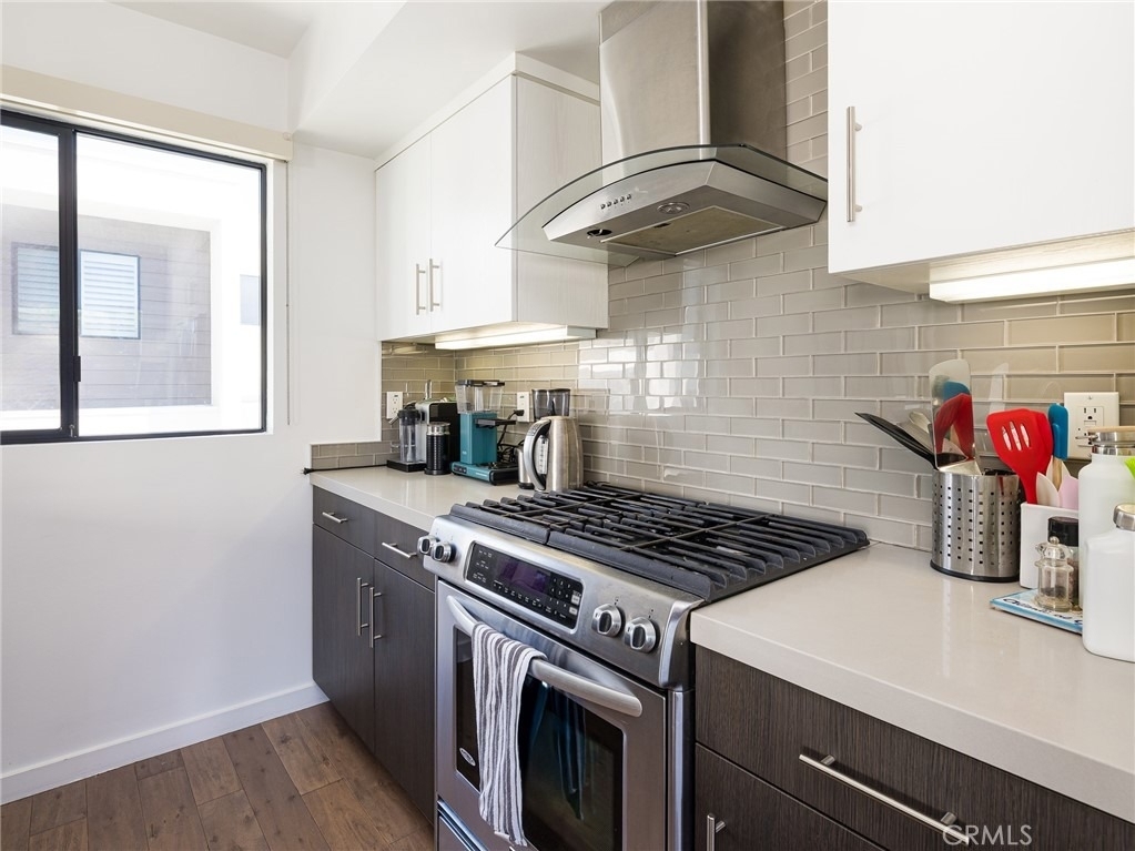 121 E Walnut - Photo 15