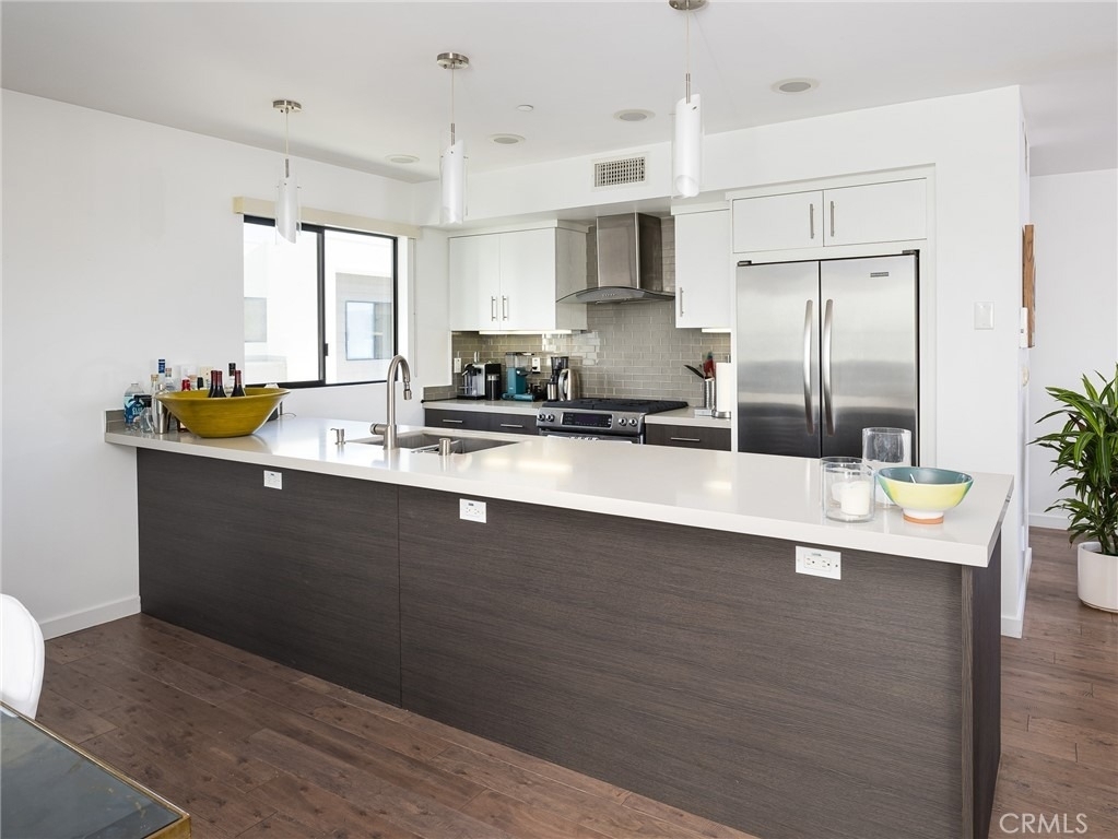 121 E Walnut - Photo 13