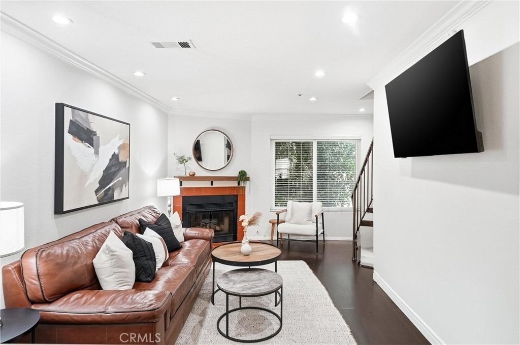 334 S Walnut Unit D (11) - Photo 2