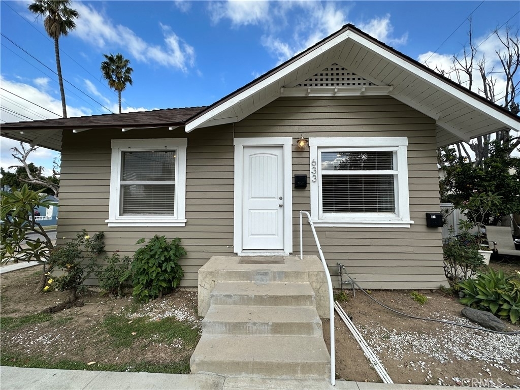 633 W Maple Avenue - Photo 2