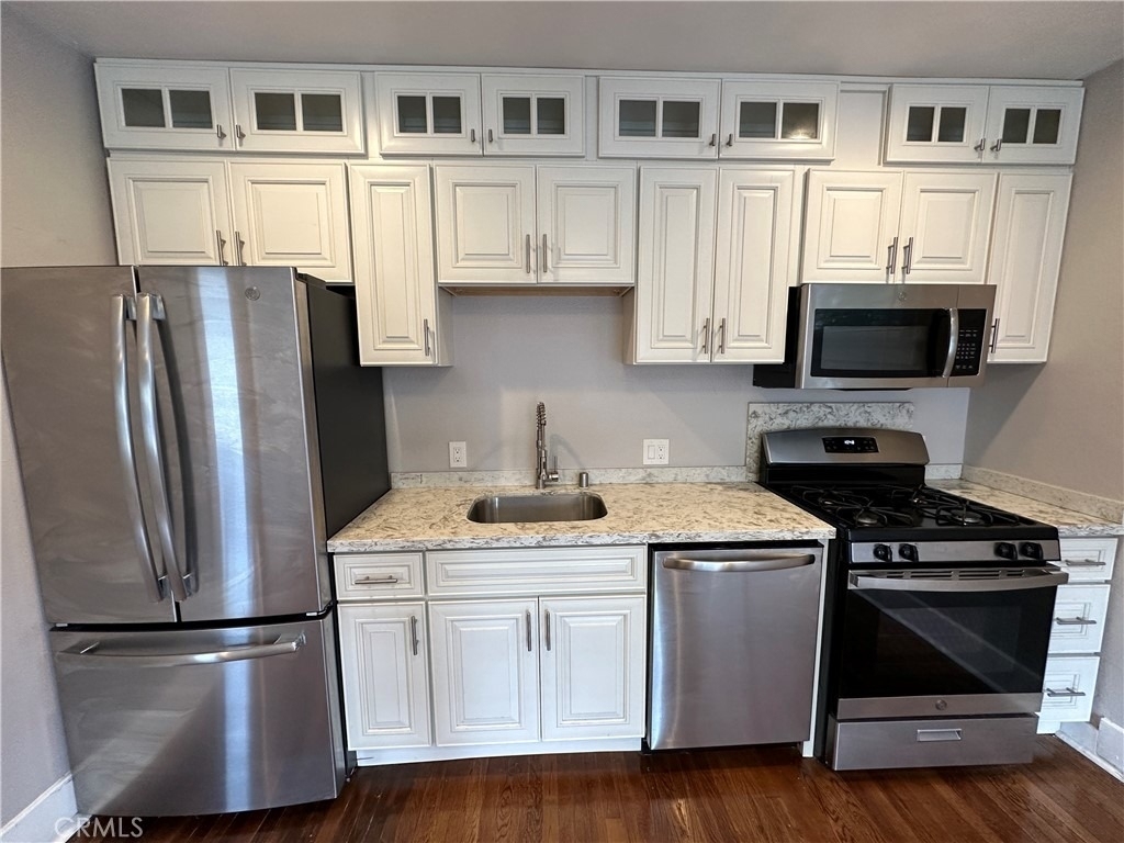633 W Maple Avenue - Photo 13