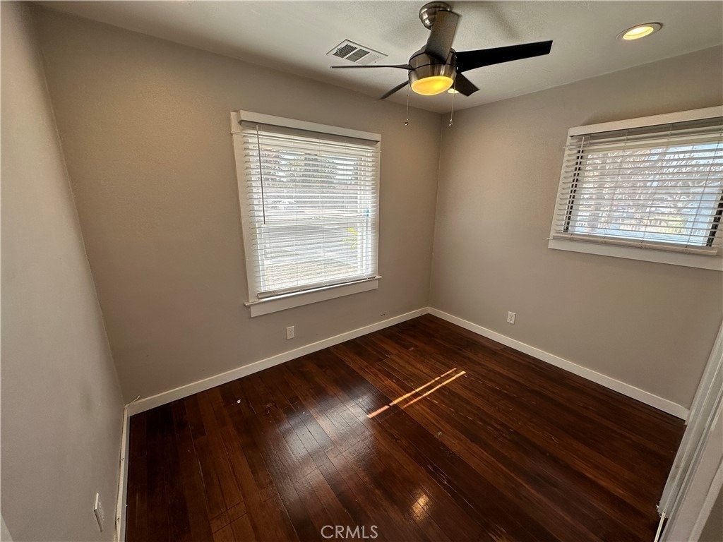 633 W Maple Avenue - Photo 18