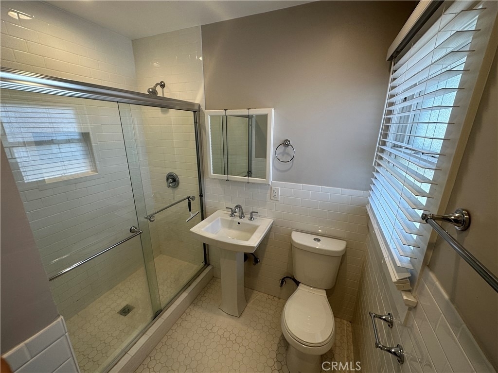 633 W Maple Avenue - Photo 25