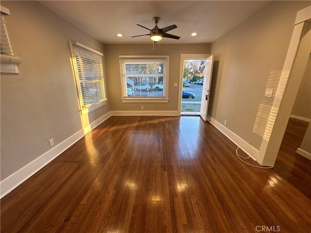 633 W Maple Avenue - Photo 9