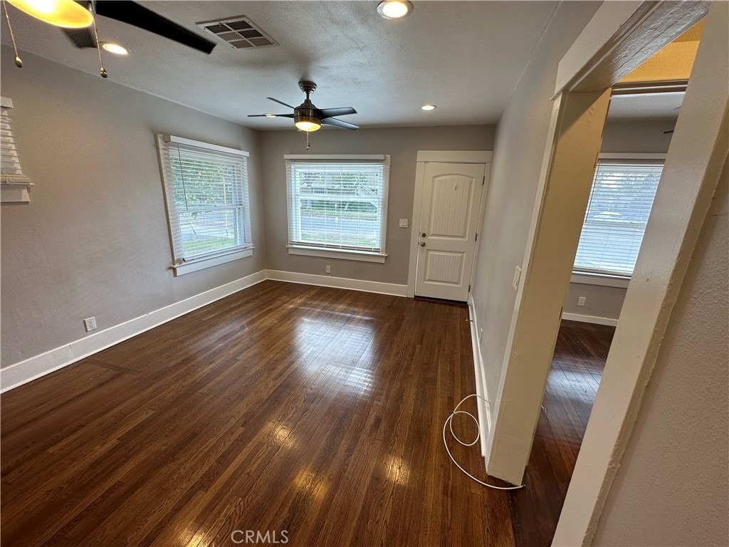 633 W Maple Avenue - Photo 7