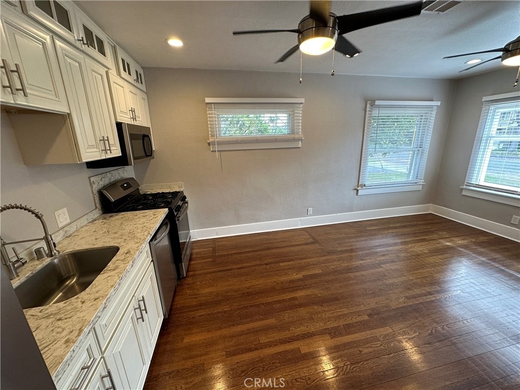 633 W Maple Avenue - Photo 12