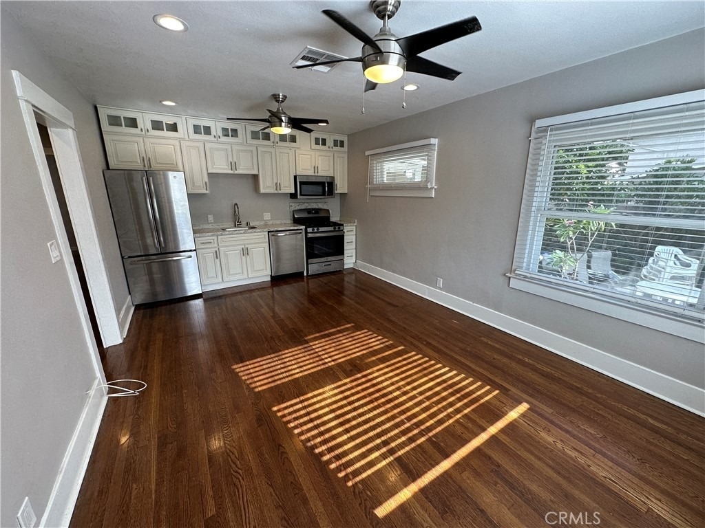 633 W Maple Avenue - Photo 10