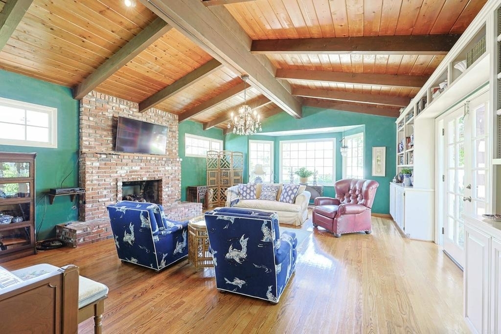 610 Country Club - Photo 0