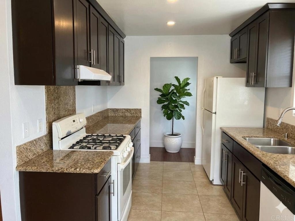 172 Palomar Street - Photo 2