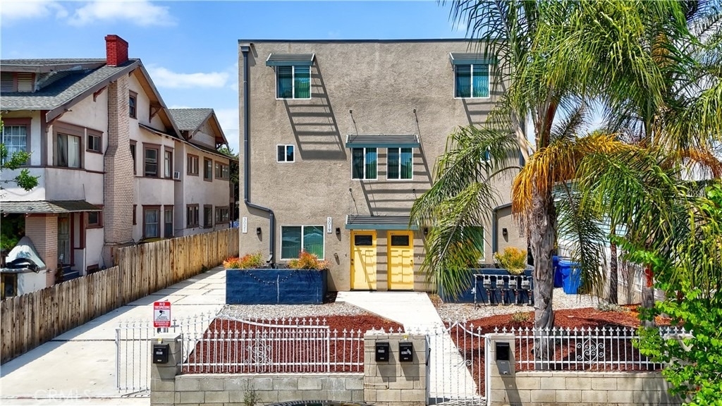 3019 S Raymond Avenue - Photo 1