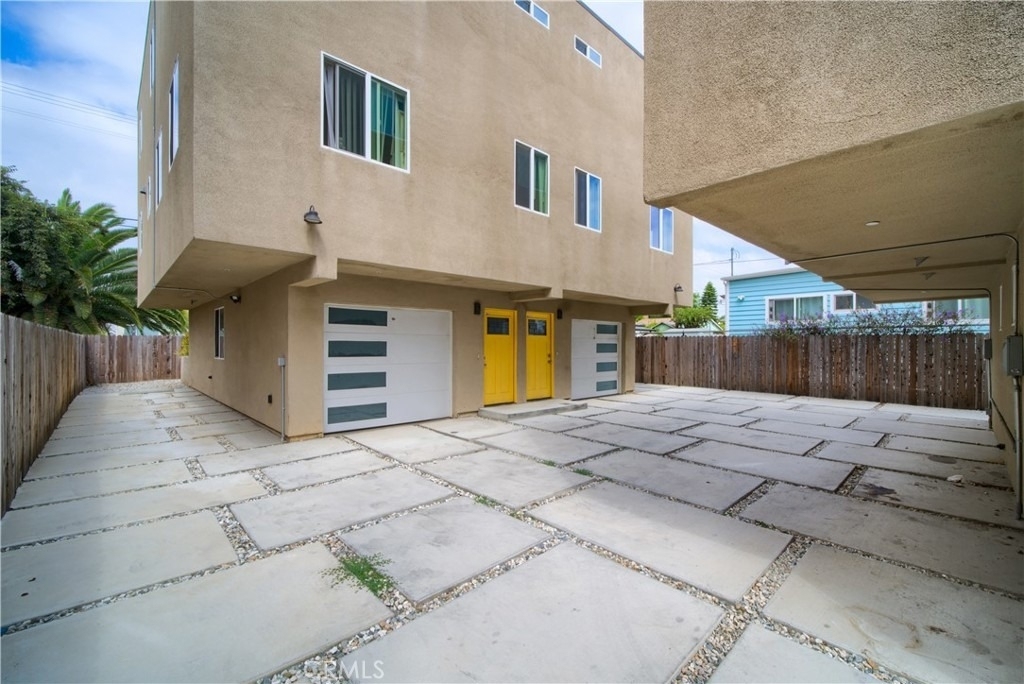 3019 S Raymond Avenue - Photo 2