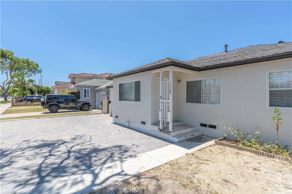 17309 Elgar Avenue - Photo 2