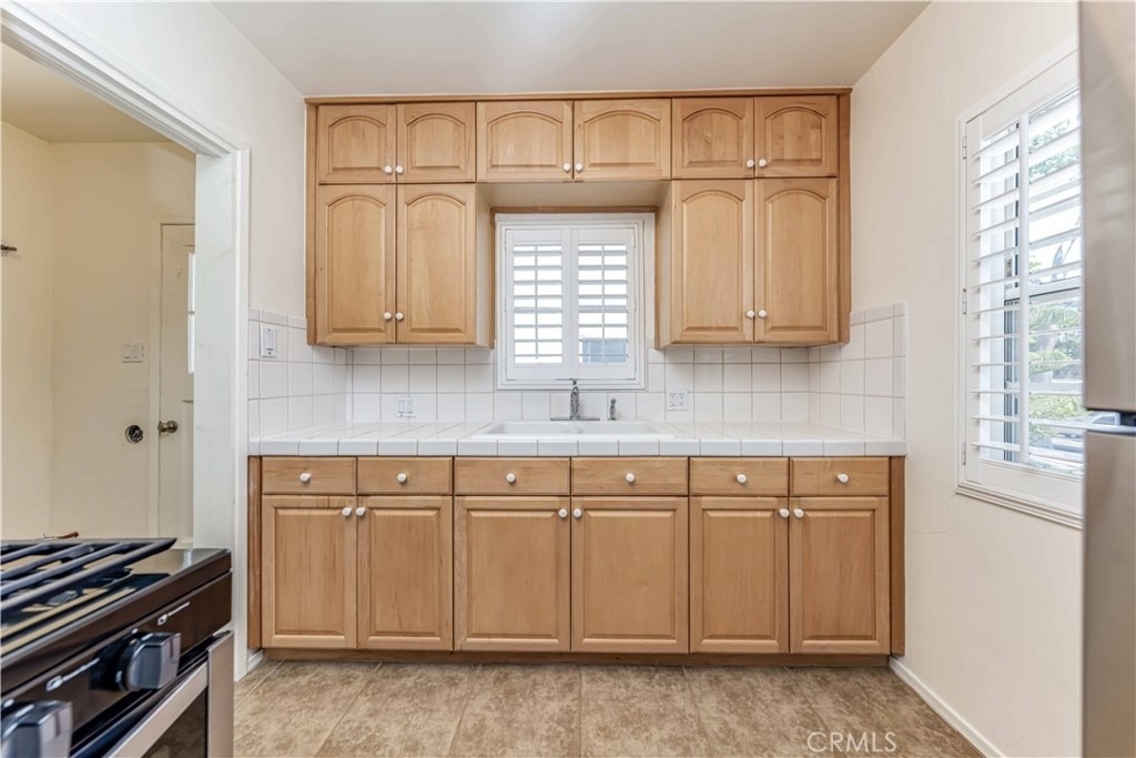 17309 Elgar Avenue - Photo 6