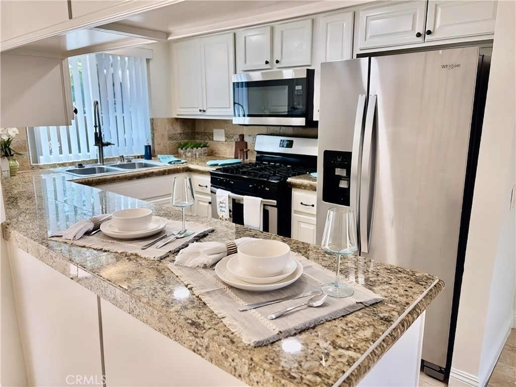 2558 Orange Avenue - Photo 5