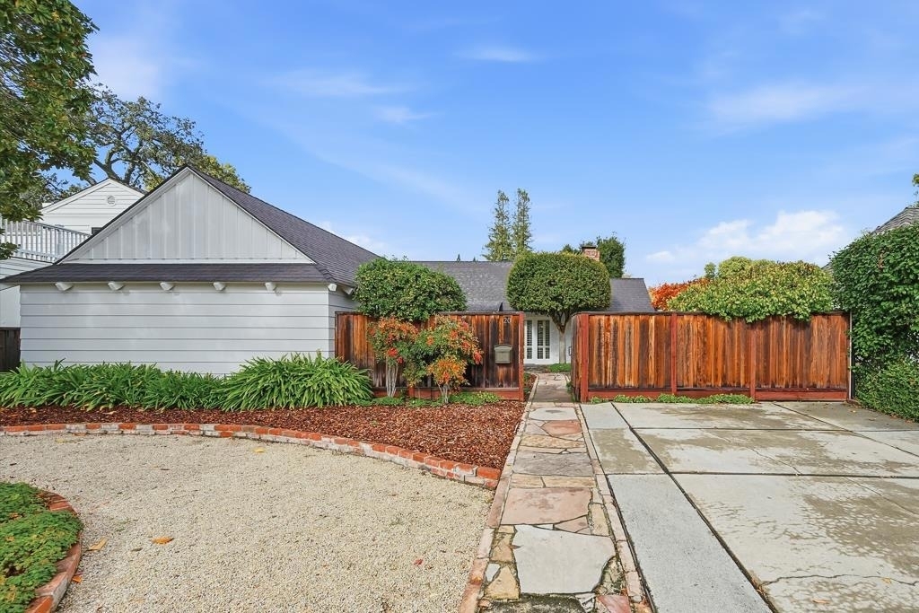 20 Kent Place - Photo 1