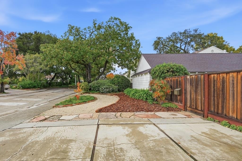 20 Kent Place - Photo 4