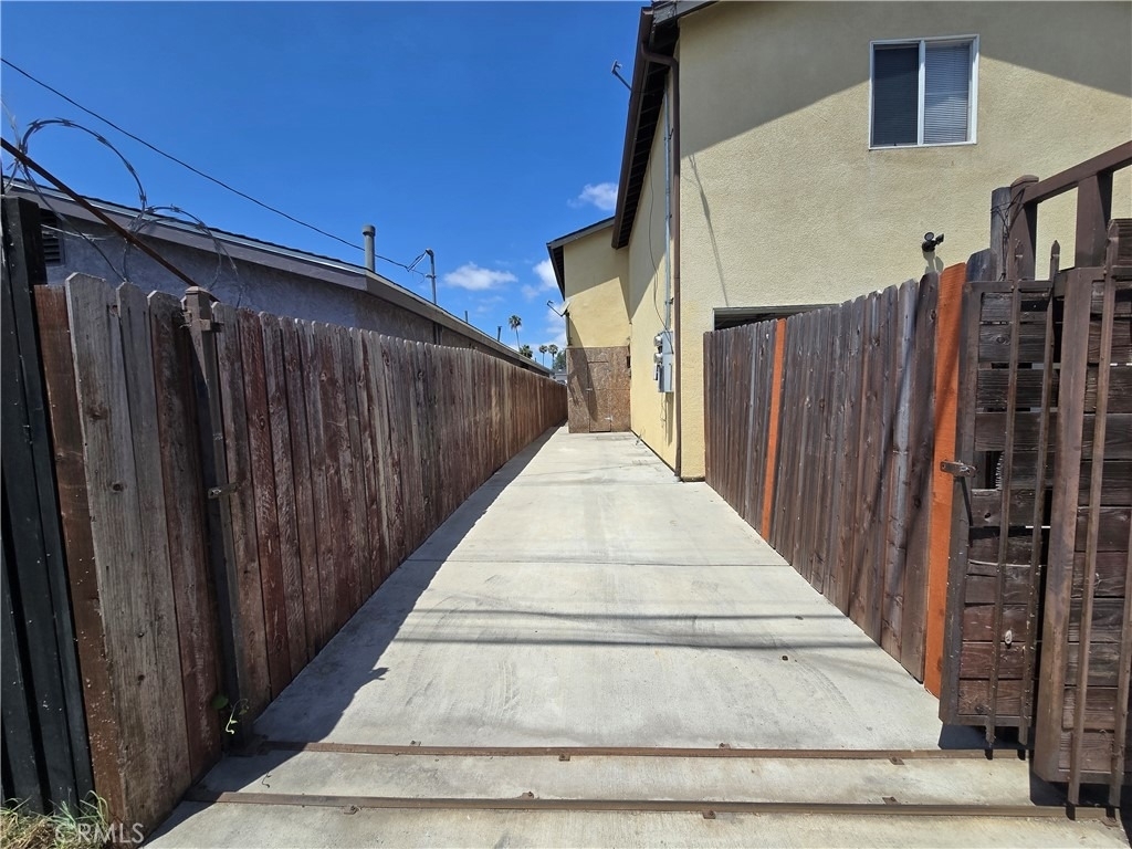 10218 S San Pedro - Photo 15