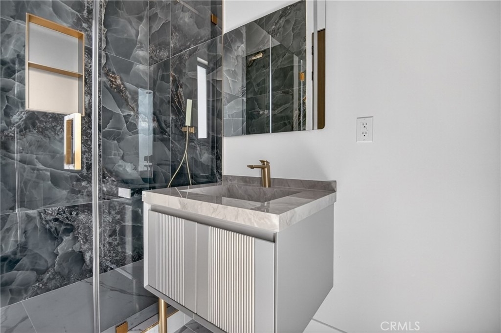 7605 Greg Avenue - Photo 5