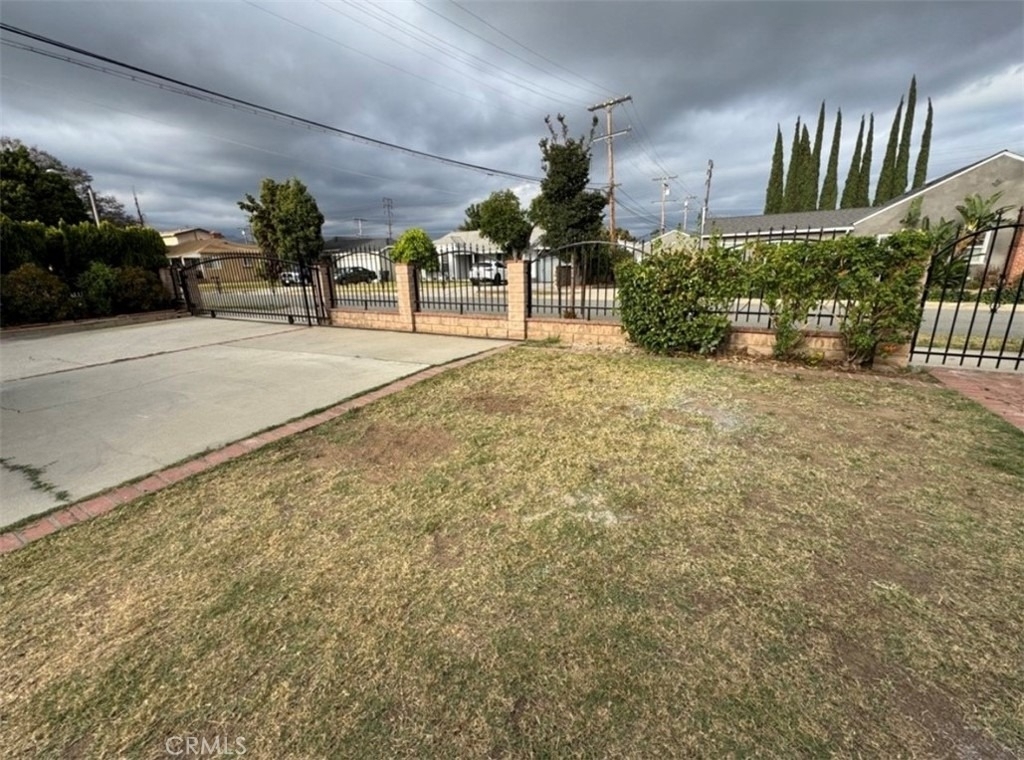141 W Fairview Avenue - Photo 2