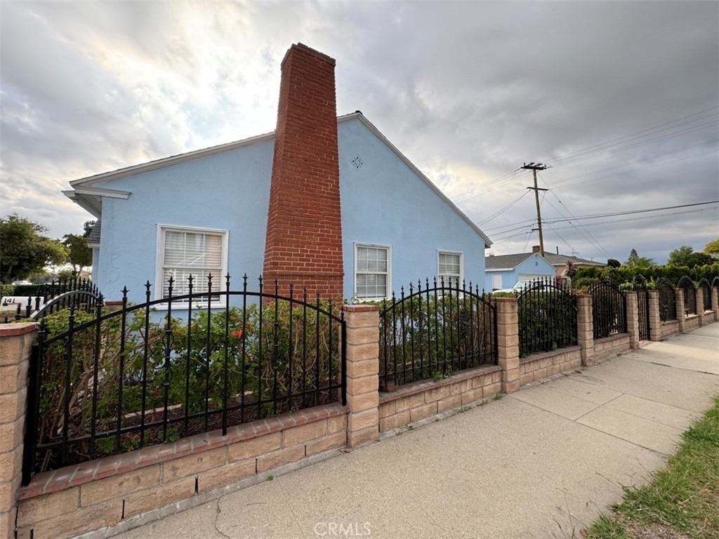 141 W Fairview Avenue - Photo 1