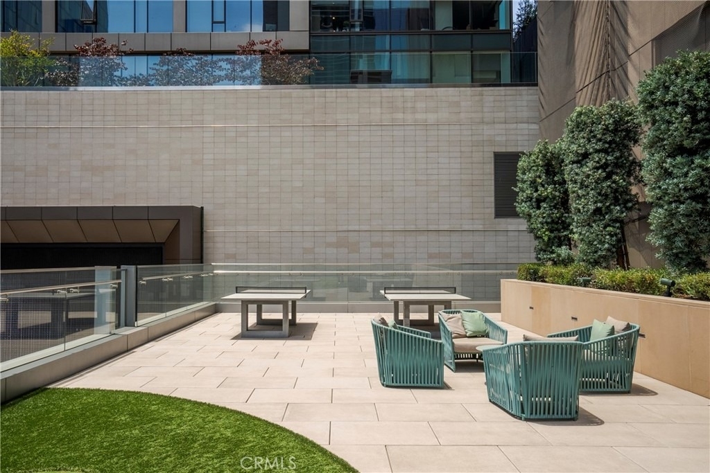 877 Francisco Street - Photo 22