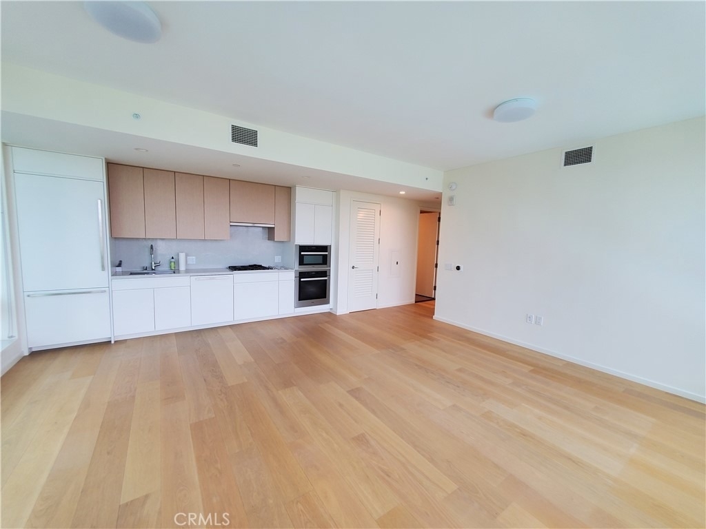 877 Francisco Street - Photo 2