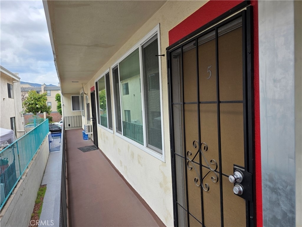 706 E Harvard - Photo 2