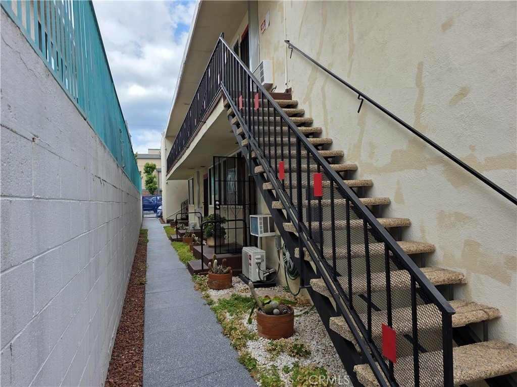 706 E Harvard - Photo 1
