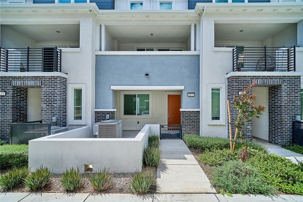 1672 Cayton - Photo 0