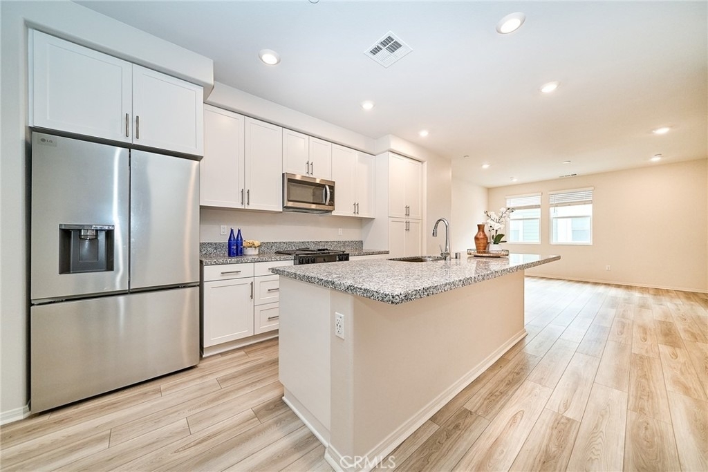 1672 Cayton - Photo 9