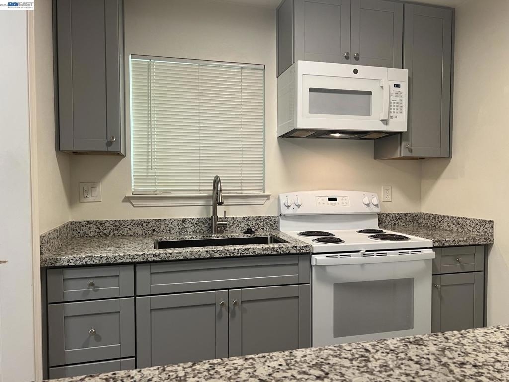 36976 Mulberry St - Photo 1