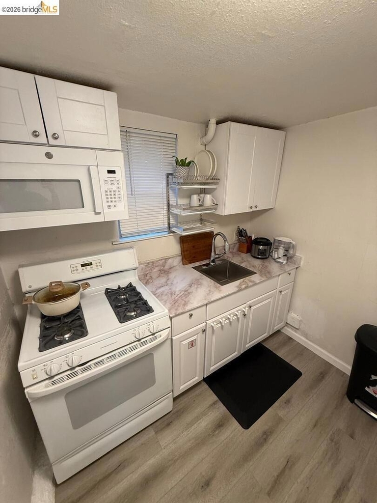 1242 88th Ave - Photo 2
