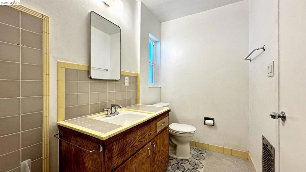 1180 Bayview Ave - Photo 18