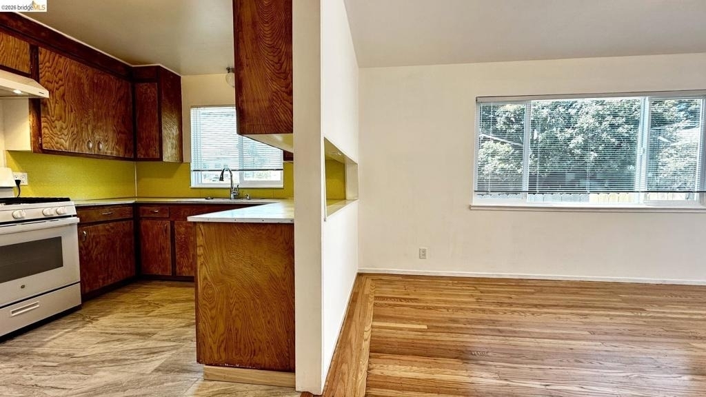 1180 Bayview Ave - Photo 14