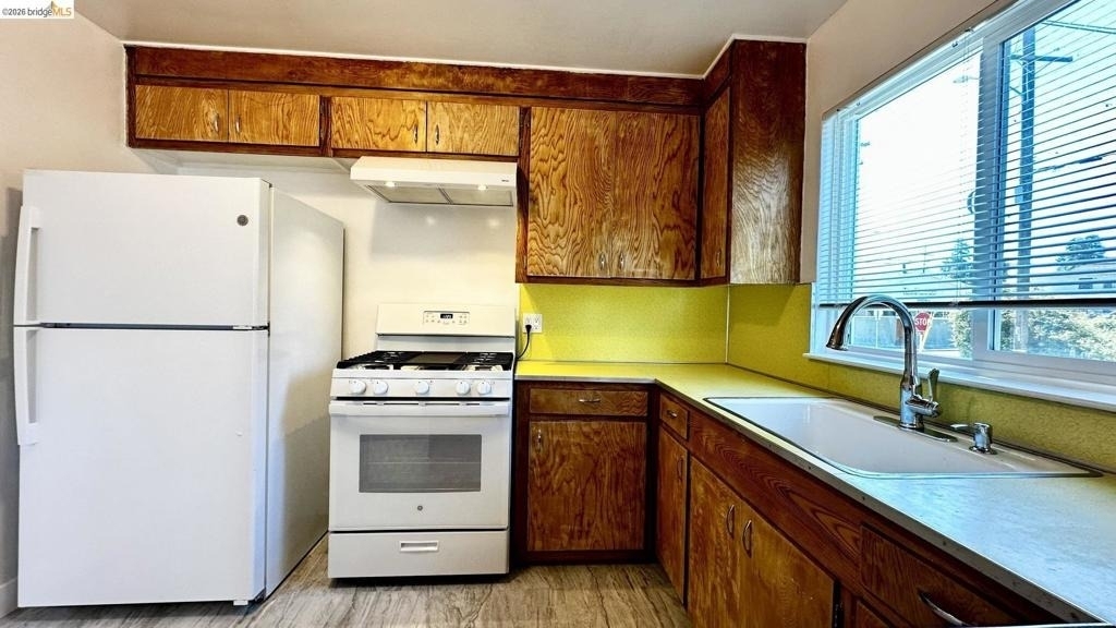 1180 Bayview Ave - Photo 1